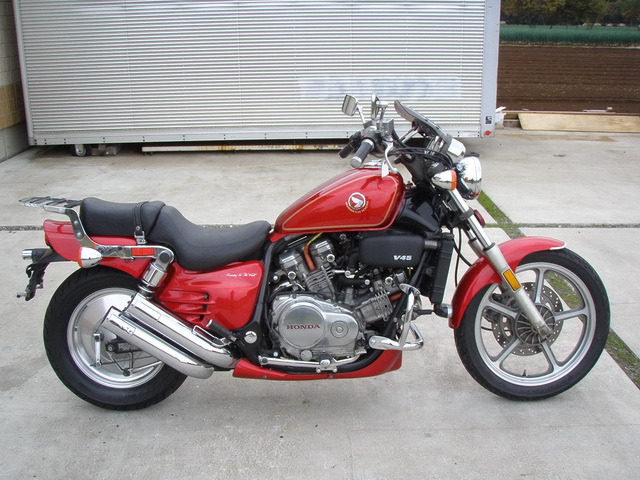 Купить мотоцикл Honda V45 Magna 1989 фото 6